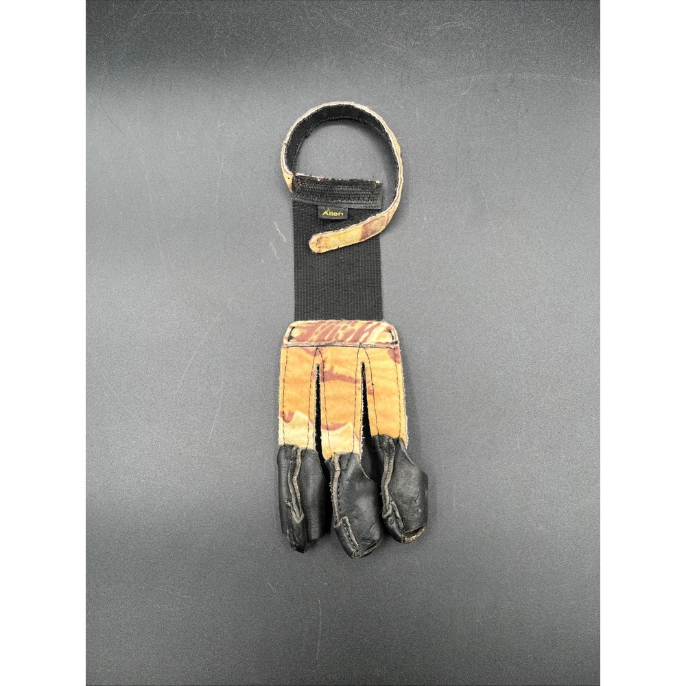 Allen Camo Archery Glove Leather Tipped Finger Tabs‎ Wrist Strap Archery Gear